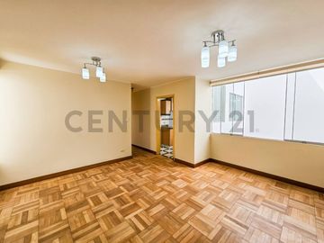 SE VENDE AMPLIO DEPARTAMENTO ILUMINADO EN SAN BORJA