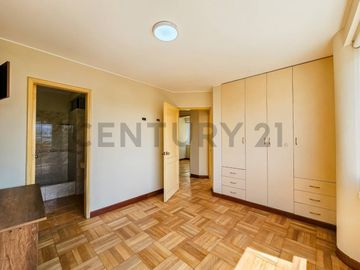 SE VENDE AMPLIO DEPARTAMENTO ILUMINADO EN SAN BORJA