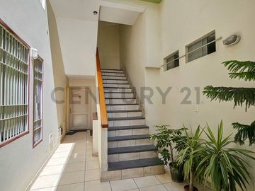 SE VENDE AMPLIO DEPARTAMENTO ILUMINADO EN SAN BORJA