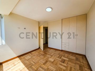 SE VENDE AMPLIO DEPARTAMENTO ILUMINADO EN SAN BORJA