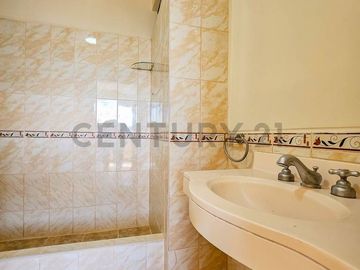SE VENDE AMPLIO DEPARTAMENTO ILUMINADO EN SAN BORJA