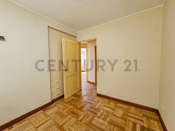 SE VENDE AMPLIO DEPARTAMENTO ILUMINADO EN SAN BORJA