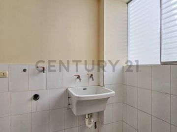 SE VENDE AMPLIO DEPARTAMENTO ILUMINADO EN SAN BORJA