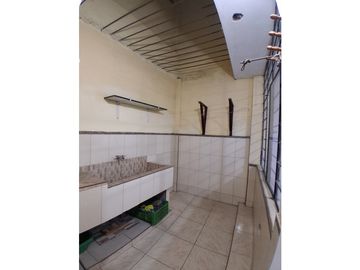 Se vende en Ocasión Dpto. Primer piso con cochera San Martin de Porres