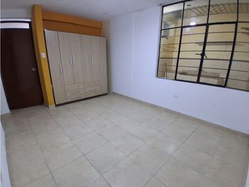 Se vende en Ocasión Dpto. Primer piso con cochera San Martin de Porres
