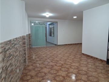 Se vende en Ocasión Dpto. Primer piso con cochera San Martin de Porres