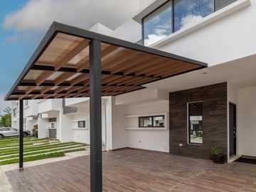 Casa en Venta 3 Habitaciones 2 Niveles en Playa del Carmen Parque de MascotasCasa en