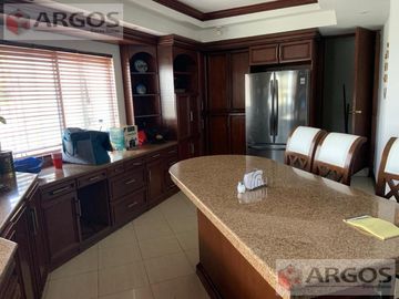 CASA EN VENTA EN CUMBRES 3ER SECTOR