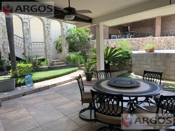 CASA EN VENTA EN CUMBRES 3ER SECTOR