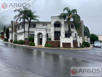 CASA EN VENTA EN CUMBRES 3ER SECTOR