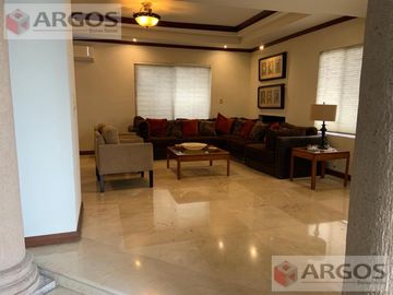 CASA EN VENTA EN CUMBRES 3ER SECTOR
