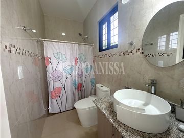 Se Vende hermosa Casa en Hacienda Pacífica con Casita de Huéspedes