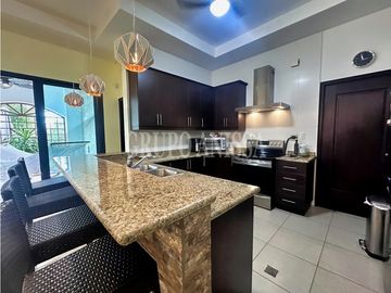 Se Vende hermosa Casa en Hacienda Pacífica con Casita de Huéspedes