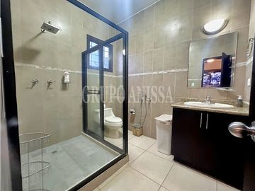 Se Vende hermosa Casa en Hacienda Pacífica con Casita de Huéspedes