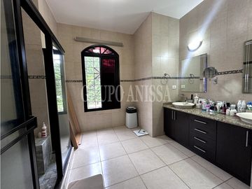 Se Vende hermosa Casa en Hacienda Pacífica con Casita de Huéspedes