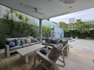 Venta Casa de Lujo con Piscina en Isla Mocoli
