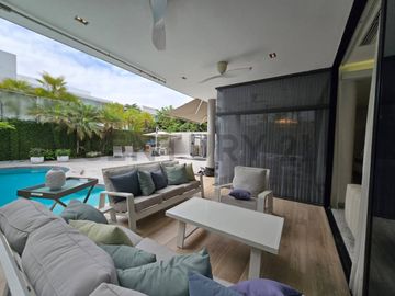 Venta Casa de Lujo con Piscina en Isla Mocoli