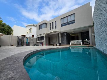 Venta Casa de Lujo con Piscina en Isla Mocoli