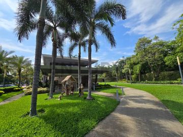 Venta Casa de Lujo con Piscina en Isla Mocoli