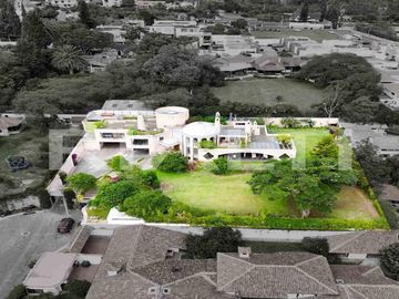 Amplia casa en venta en Cumbayá