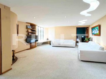 Amplia casa en venta en Cumbayá