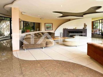 Amplia casa en venta en Cumbayá