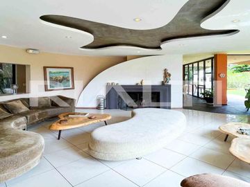 Amplia casa en venta en Cumbayá