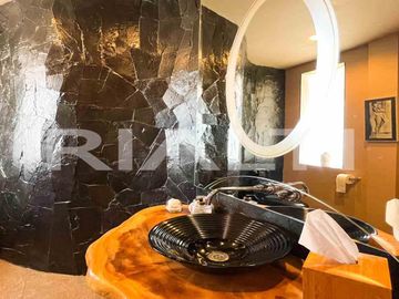 Amplia casa en venta en Cumbayá