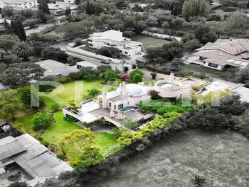 Amplia casa en venta en Cumbayá