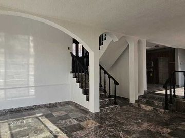 VENTA CASA EN LOMAS DE VALLE DORADO, LA MEJOR CERRADA