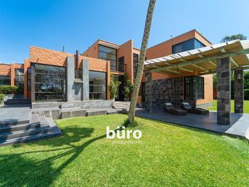 PRECIOSA CASA DE CAMPO EN VENTA CON PLANTACIÓN DE PALTOS, MALA