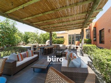 PRECIOSA CASA DE CAMPO EN VENTA CON PLANTACIÓN DE PALTOS, MALA