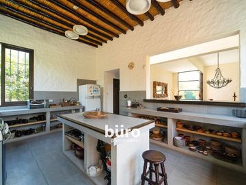PRECIOSA CASA DE CAMPO EN VENTA CON PLANTACIÓN DE PALTOS, MALA