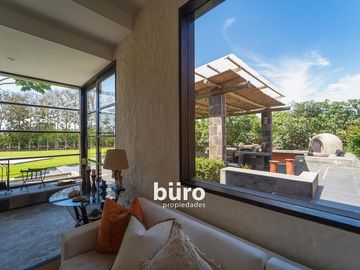 PRECIOSA CASA DE CAMPO EN VENTA CON PLANTACIÓN DE PALTOS, MALA
