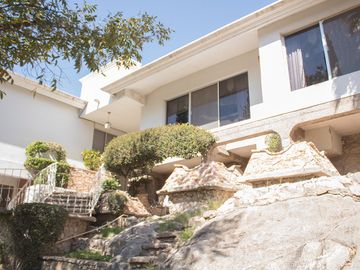 CASA EN VENTA EN LAS ROSAS