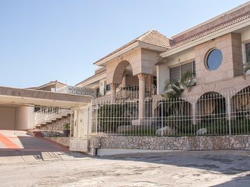 CASA EN VENTA EN LAS ROSAS