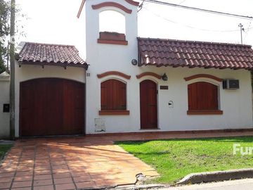 Casa 2 dormitorios en Pérez