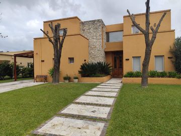 La Reserva Sofitel Excelente casa 3/4 dorm. totalmente instalada para irse a vivir ya !!!