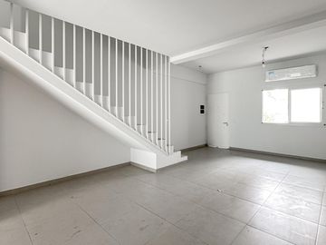Venta - Triplex - 4 Ambientes - 215m2 - Florida - Vicente López