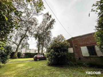 Casa en venta - 4 Dormitorios 2 Baños - 500Mts2 - City Bell