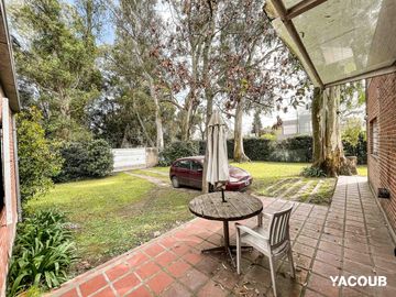 Casa en venta - 4 Dormitorios 2 Baños - 500Mts2 - City Bell