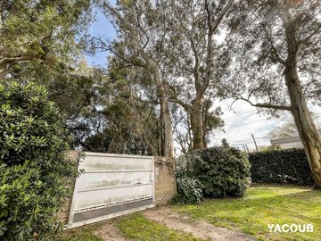 Casa en venta - 4 Dormitorios 2 Baños - 500Mts2 - City Bell