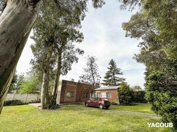 Casa en venta - 4 Dormitorios 2 Baños - 500Mts2 - City Bell