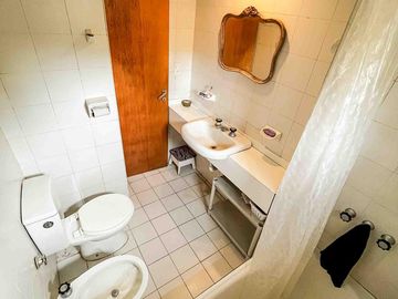 Casa en venta - 4 Dormitorios 2 Baños - 500Mts2 - City Bell
