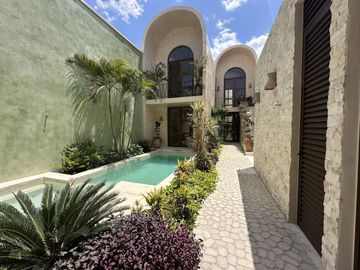 Casa remodelada en venta en el Barrio de Santiago, Mérida, Yucatán