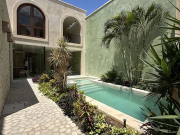 Casa remodelada en venta en el Barrio de Santiago, Mérida, Yucatán