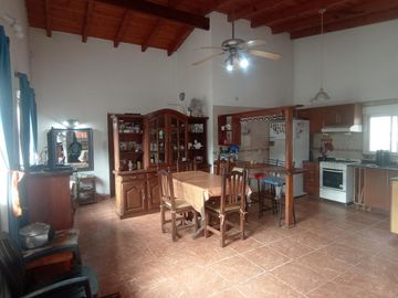Casa en venta con Gas Natural y ubicación comercial, Las Tapias, Traslasierra