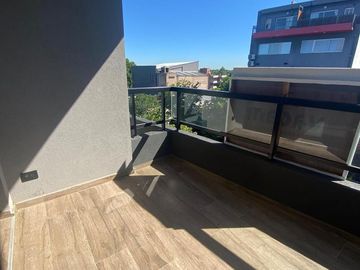 Departamento en  venta 2 ambientes con gran terraza propia y  cochera
