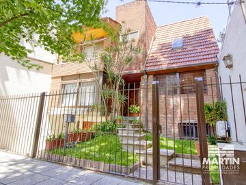 Casa 5 amb en 3 plantas con jardín y playroom - La Lucila