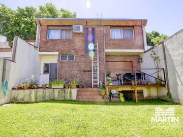 Casa 5 amb en 3 plantas con jardín y playroom - La Lucila